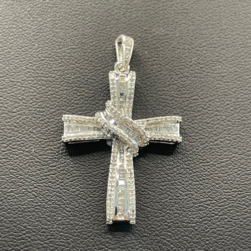 Ladies 925 Sterling Silver Natural Diamond Cross Pendant