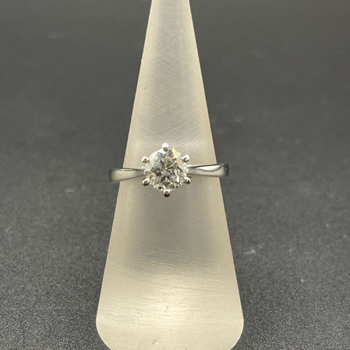 This Ladies 14ct White Gold Natural Diamond Engagement Ring