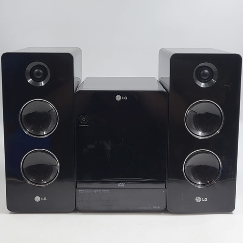 LG FB162 Mini Home Theatre CD DVD Player USB AUX Radio