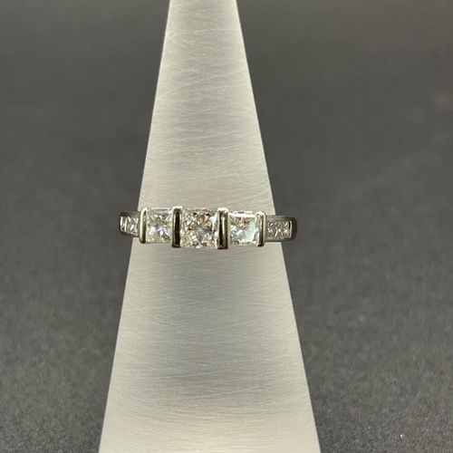 Ladies 18ct White Gold Natural Diamond Engagement Ring