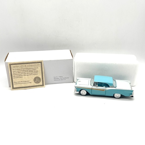 1957 Ford Skyliner 1:32 Diecast Retractable Roof National Motor Museum Mint