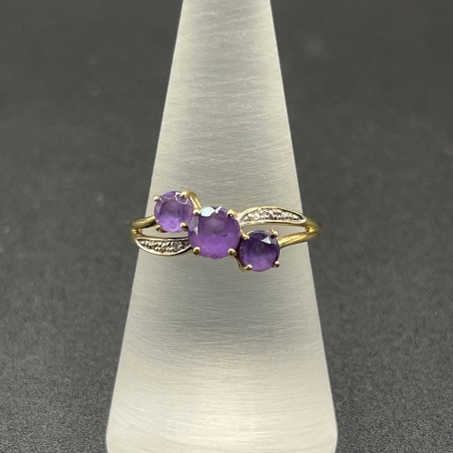 Ladies 9ct Yellow Gold Purple Gemstone Ring