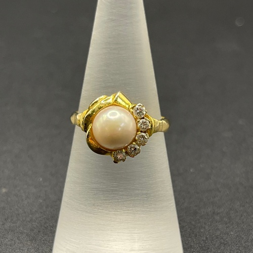 Ladies 9ct Yellow Gold White Pearl & Diamond Ring