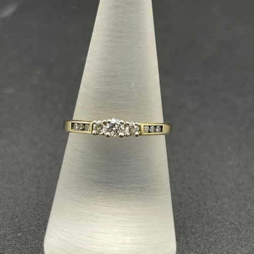 Ladies 10ct Yellow Gold Diamond Ring