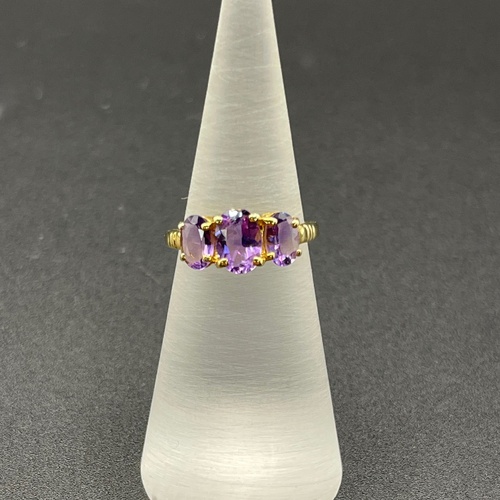 Ladies 9ct Yellow Gold Purple Gemstone Ring