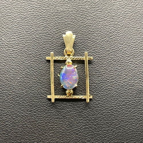 Ladies 9ct Yellow Gold Blue Opal Stone Pendant