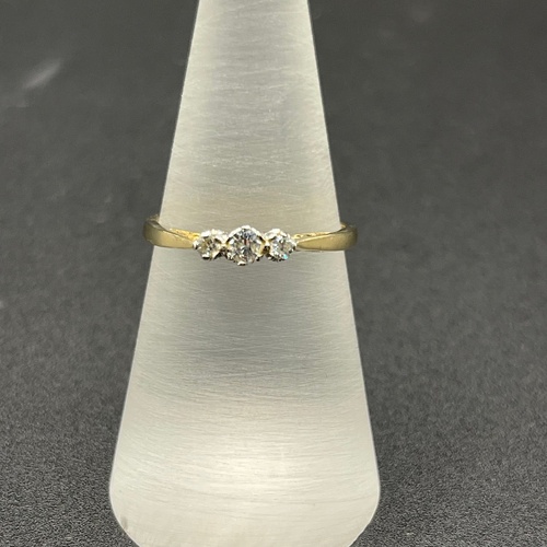 Ladies 9ct Yellow Gold Cubic Zirconia Ring