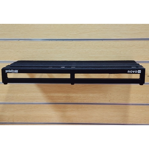 Pedaltrain NOVO 32 Pedal Board with Soft Case