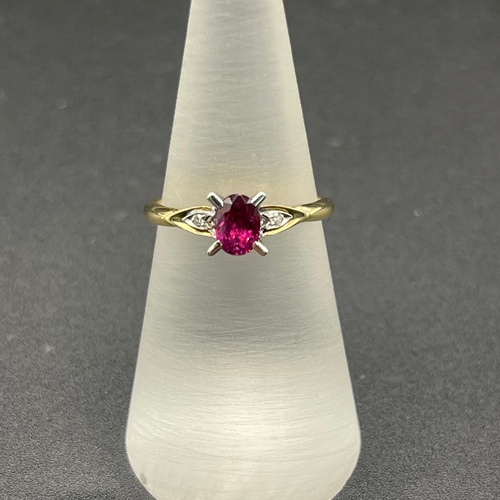 Ladies 18ct Yellow Gold Red Gemstone & Diamond Ring