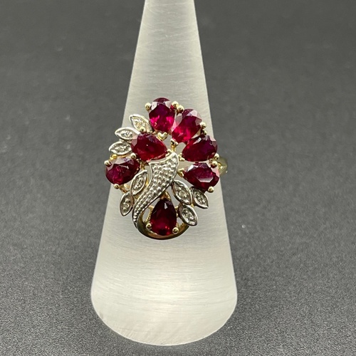 Ladies 9ct Yellow Gold Red Gemstone & Diamond Ring
