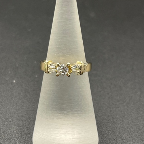 Ladies 14ct Yellow Gold Natural Diamond Ring