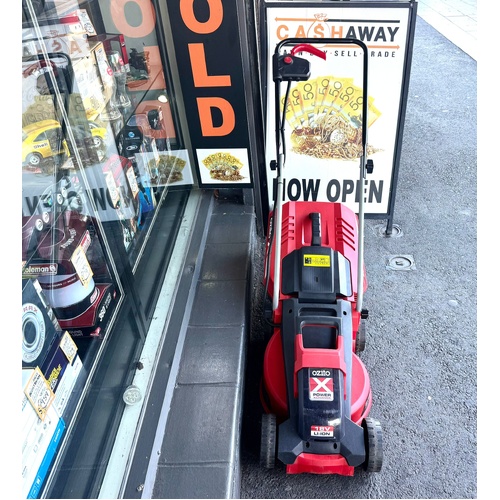 Ozito PXCLMS-018 18V 300mm Brushless Lawn Mower Kit 4.0Ah Battery and Charger