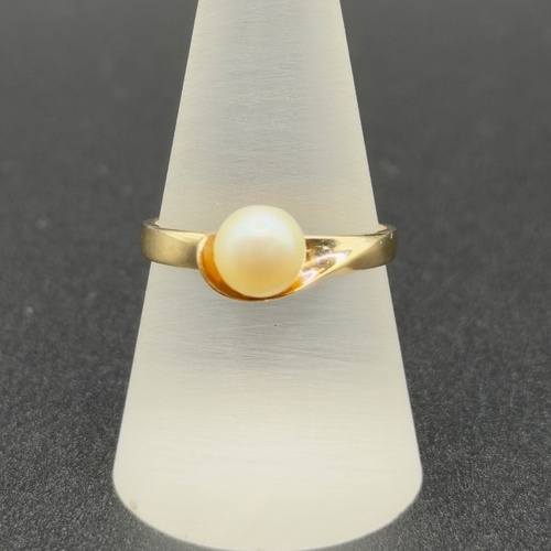 Ladies 9ct Yellow Gold White Pearl Ring