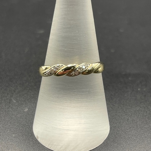 Ladies 9ct Yellow Gold Diamond Twist Pattern Ring