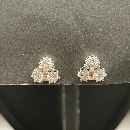 Ladies 9ct White Gold Diamond Stud Earrings