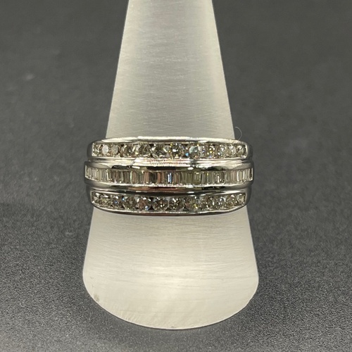 Ladies 18ct White Gold Multi Diamond Row Ring