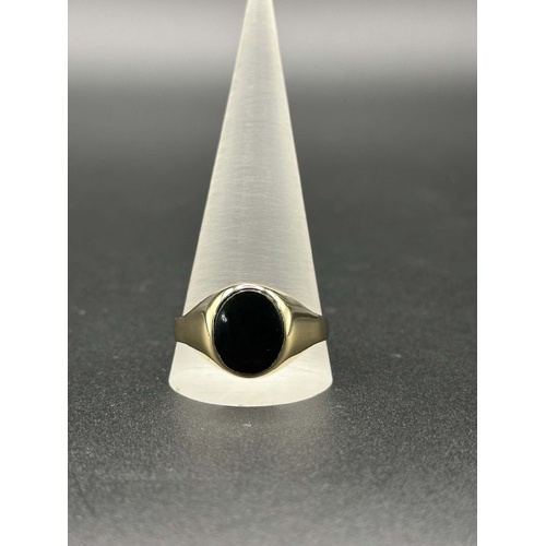 Mens 9ct Yellow Gold Black Gemstone Ring