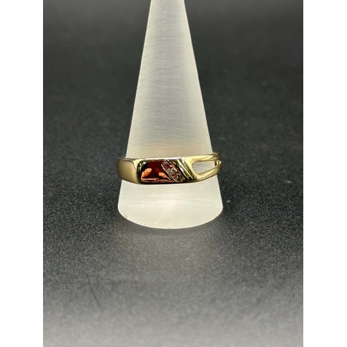 Mens 9ct Yellow Gold Diamond Signet Ring