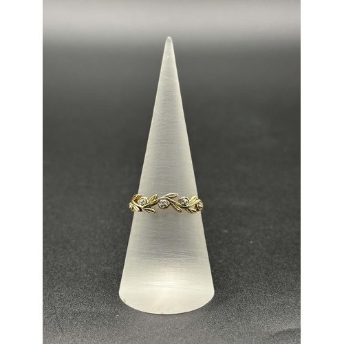 Ladies 9ct Yellow Gold Vine Pattern Diamond Ring
