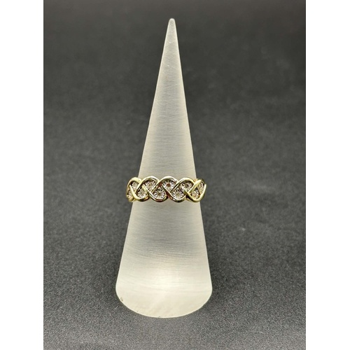 Ladies 9ct Yellow Gold Twist Pattern Diamond Ring