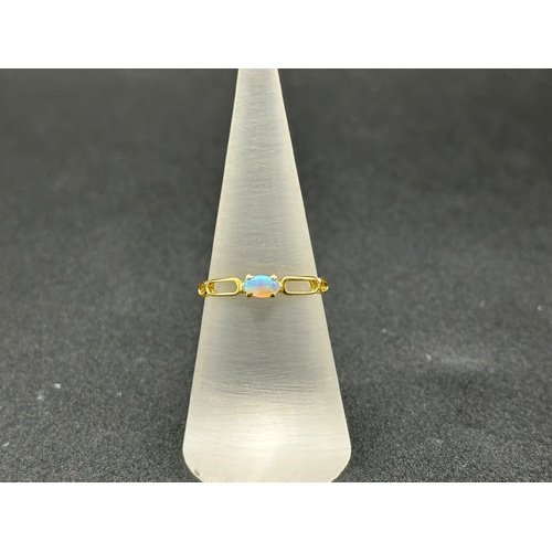 Ladies 18ct Yellow Gold White Opal Ring