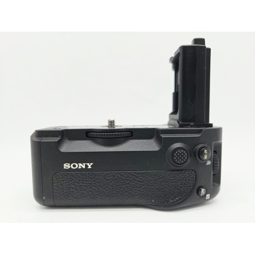 Genuine Sony VG-C4EM Vertical Grip Battery Grip with Box