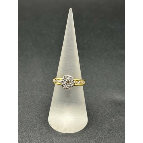 Ladies 18ct Yellow Gold Diamond Cluster Flower Ring