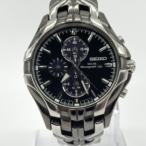 Seiko V172-0AK0 Mens Solar Chronograph Two-Tone Metal Watch 100m WR