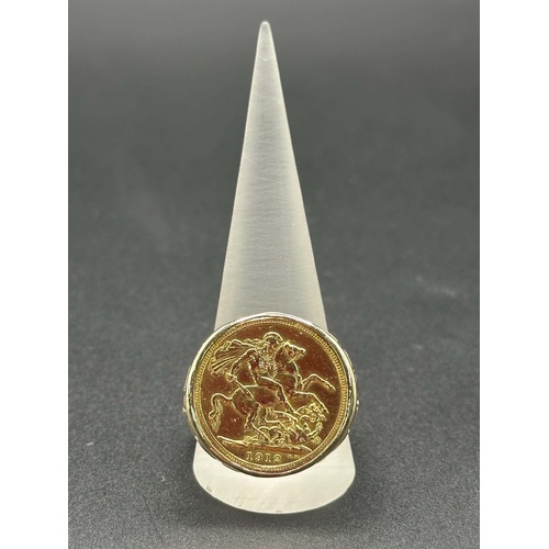 Mens 22ct Yellow Gold Round Sovereign Coin Set In 9ct Ring