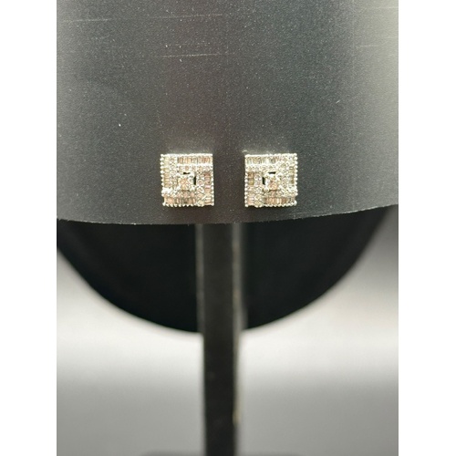 Ladies 18ct White Gold Diamond Cluster Stud Earrings