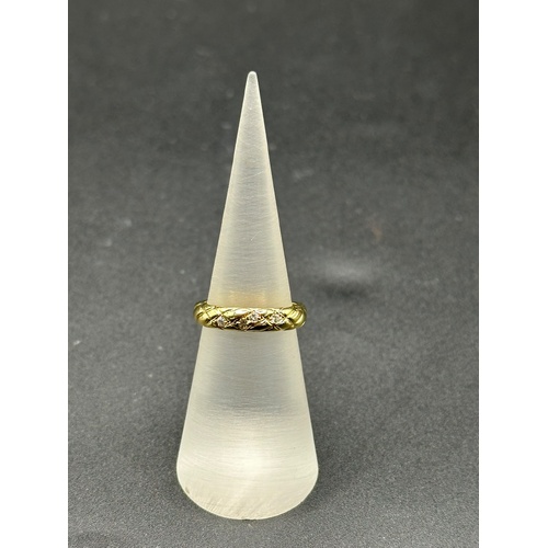 Ladies 18ct Yellow Gold Diamond Patterned Band Ring