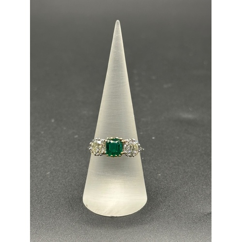 Ladies 18ct White Gold Green Gemstone & Diamond Ring