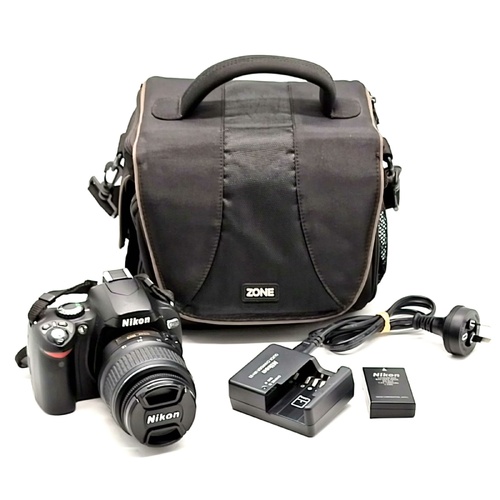 Nikon D40X 10.2MP DSLR Camera 18-55mm Lens Kit Bag Battery Charger Tripod