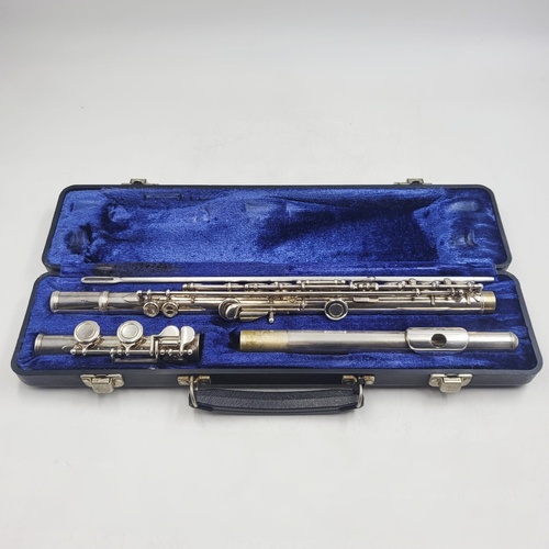 Armstrong Flute With Hard Case Preowned Silver Tone Closed Hole Flute