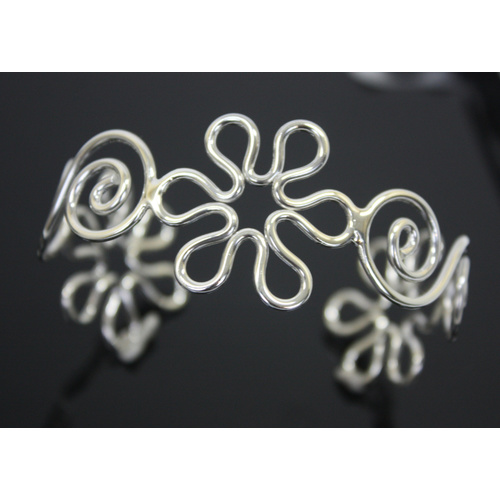 Continuous Flower Wavy Sterling Silver Open Bangle Bracelet 22.7 Grams NEW